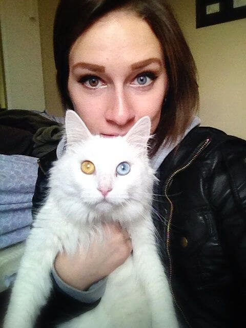 This Woman Found A Cat With Her Eyes