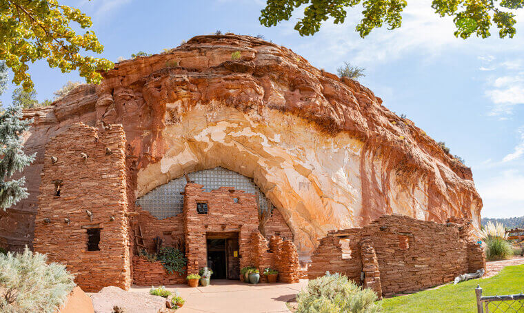 Moqui Cave, Utah